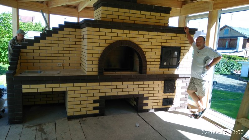 Барбекю из кирпича с казаном и коптильней