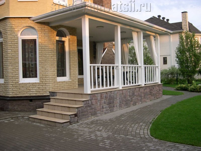 Крыльцо с колонной