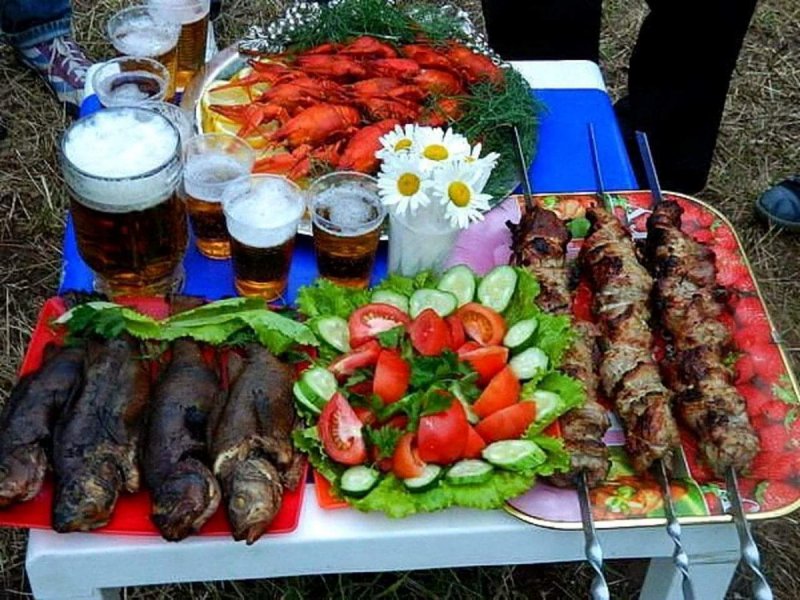 Застолье с шашлыком