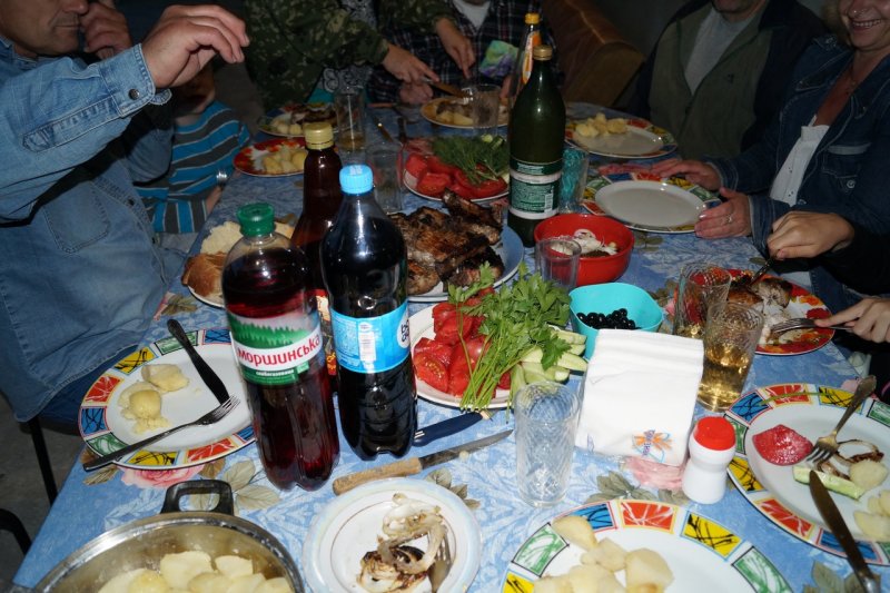 Армянская семья за столом
