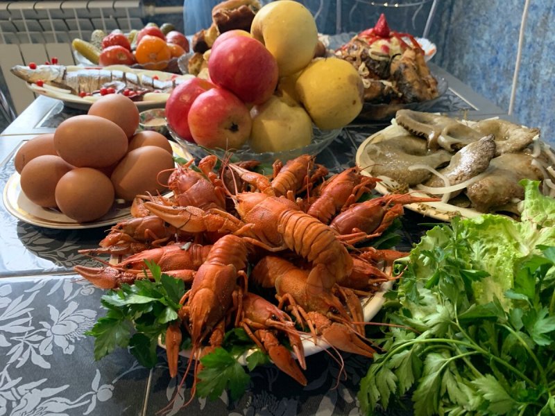 Семья за праздничным столом
