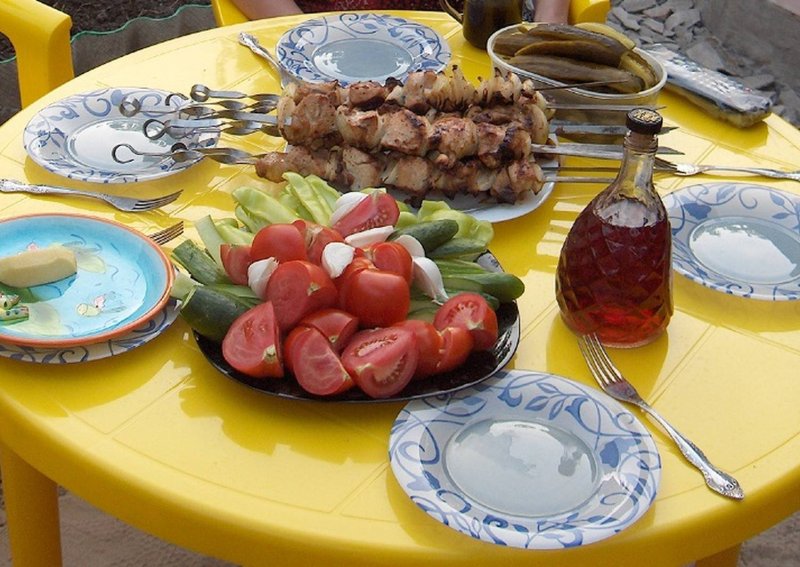 Застолье с шашлыком