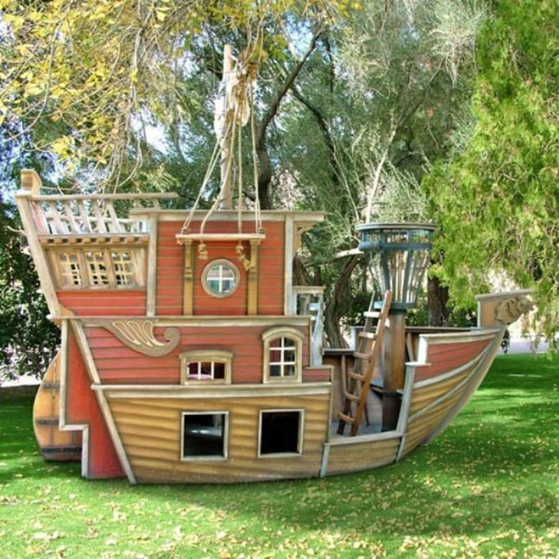 Пиратский корабль на даче