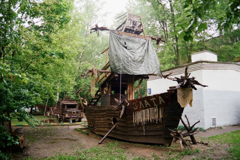 Пиратский корабль на даче
