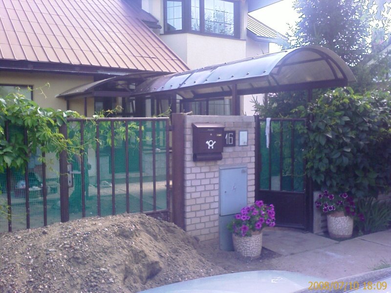 Полукруглый навес из мягкой кровли