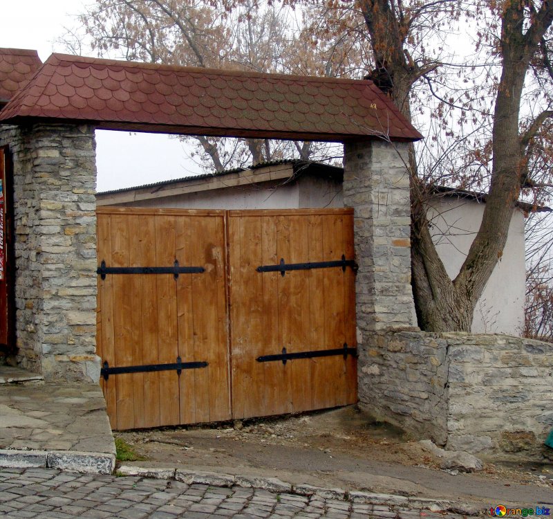 Козырёк над калиткой из ондулина