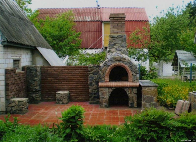 Барбекю для дачи из камня