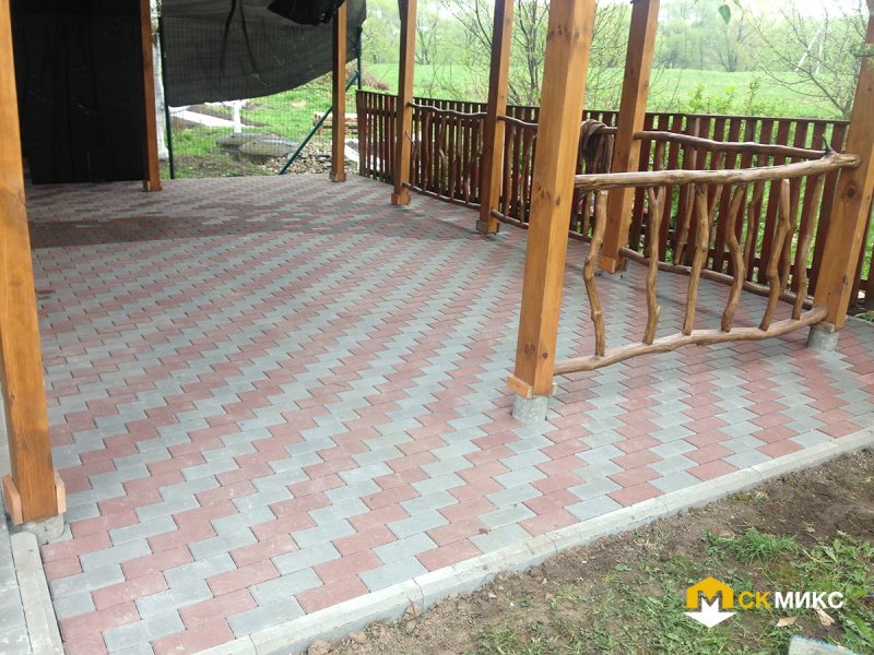 Площадка под беседку из тротуарной плитки