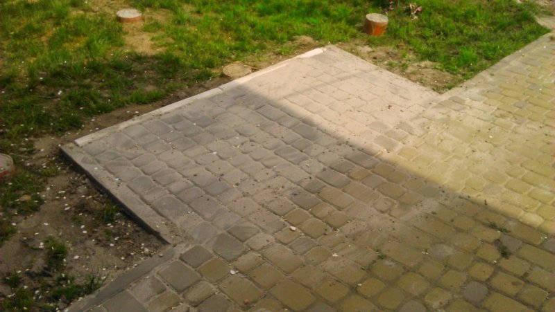 Площадка под беседку из тротуарной плитки