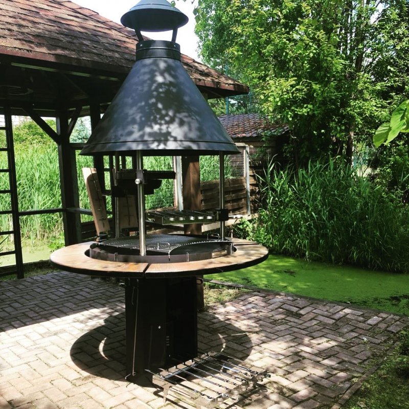 Круглая зона барбекю