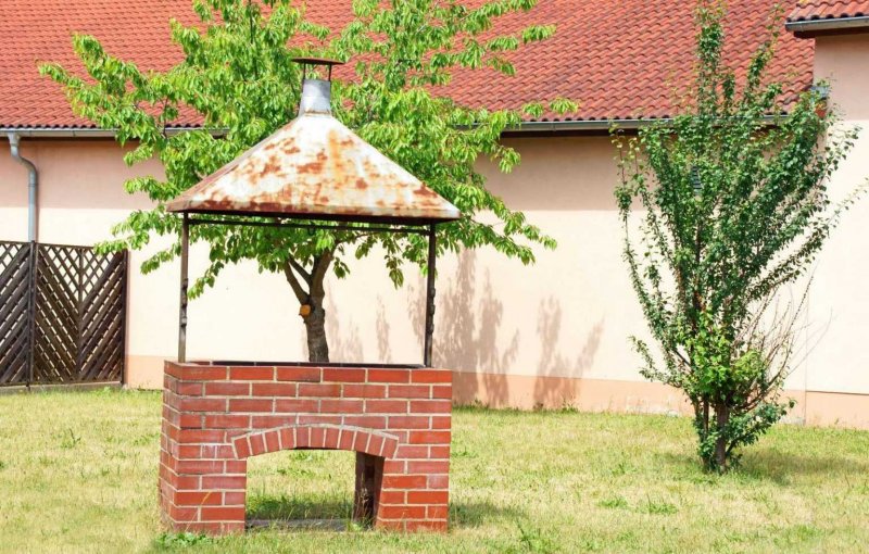 Шашлычный уголок на даче
