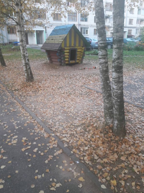 Фотографию двора и здравница