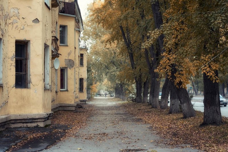 Российские дворы осенью