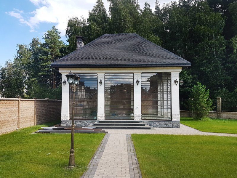 Летняя беседка застекленная