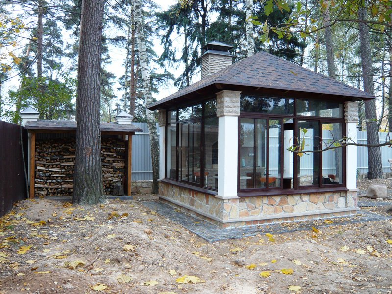 Крытая беседка с камином