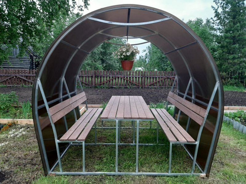Беседка на приусадебном участке