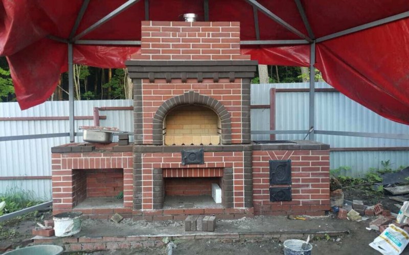 Кирпичный мангал с казаном