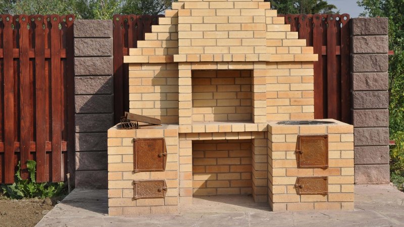Уличные жаровни из кирпича
