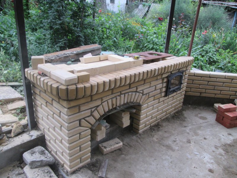 Уличная печь с мангалом