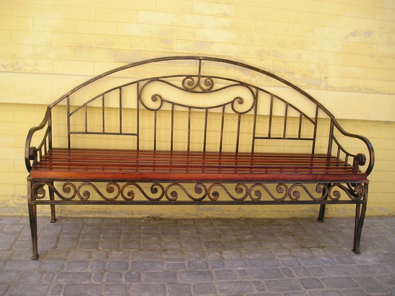 Кованые скамейки в дом