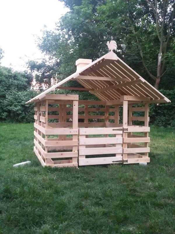 Беседка из поддонов