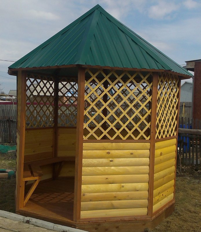 Шестигранная беседка из дерева