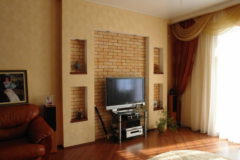 Декоративный кирпич в нише