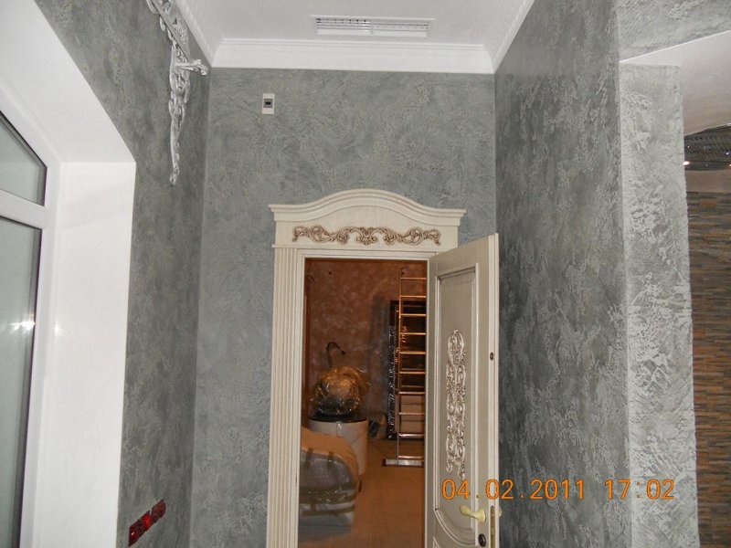 Венецианская штукатурка в маленьком коридоре