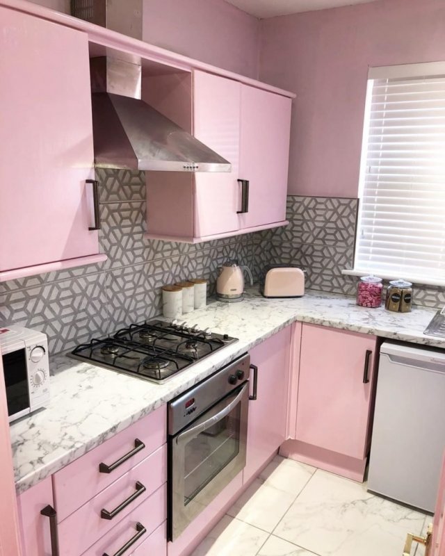 Розовый кухонный гарнитур
