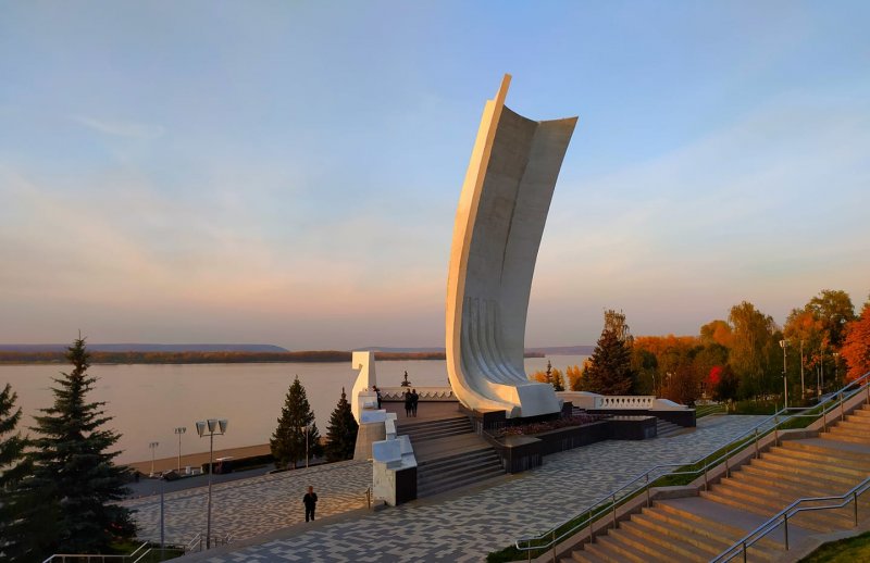 Памятники Самары Стелла Ладья