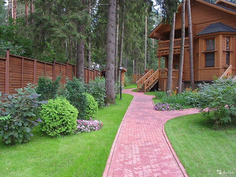 Дорожки на участке загородного дома
