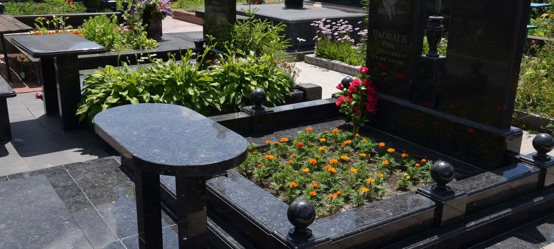 Украсить могилу