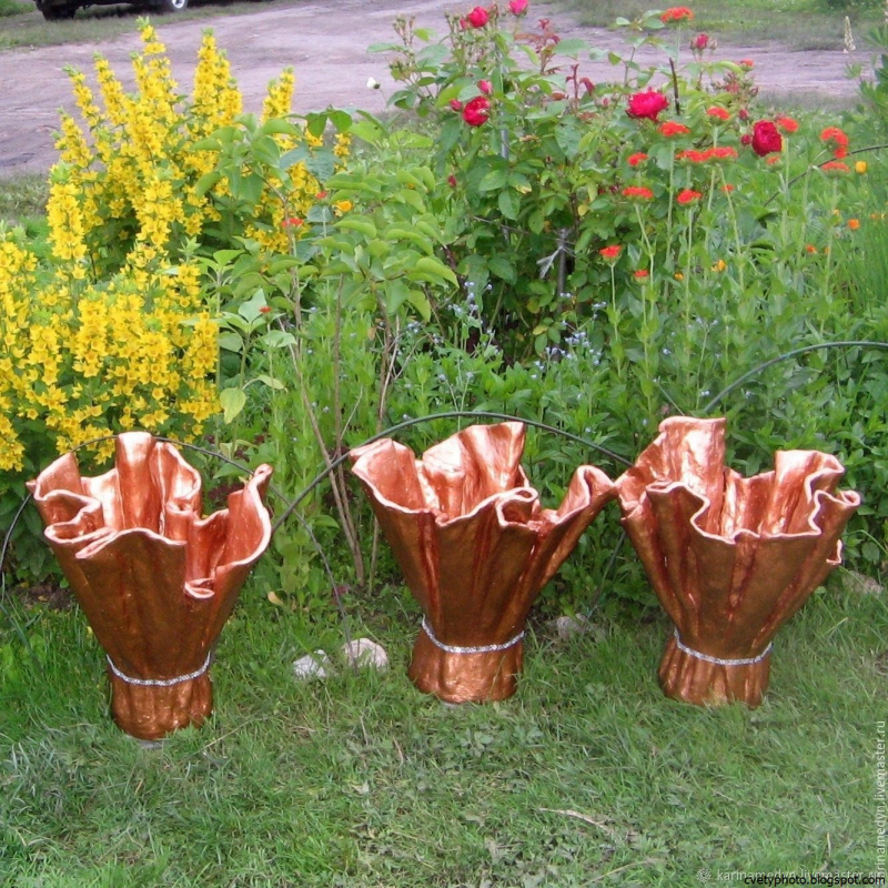 Клумба из пеньков