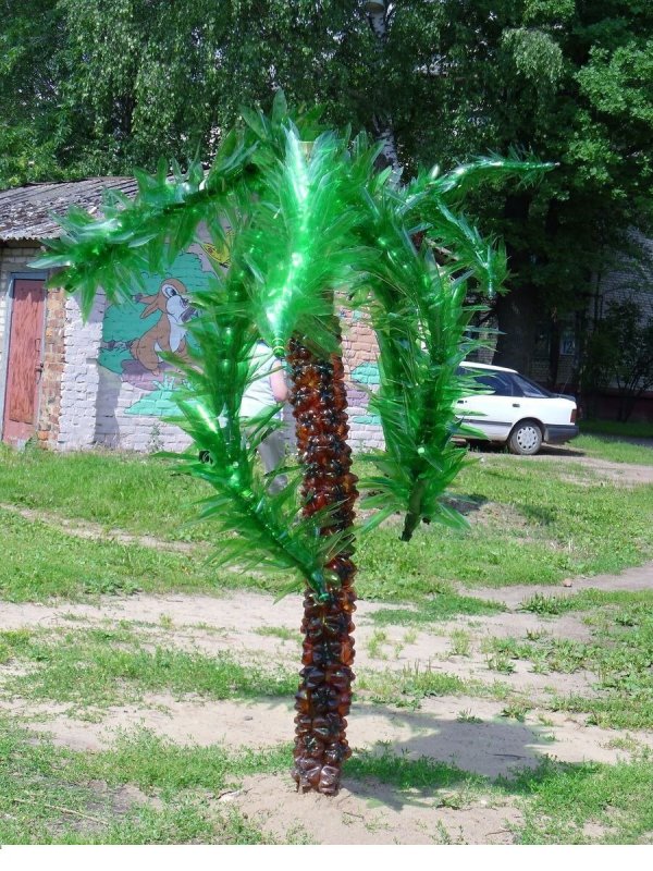Пальма из пластиковых бутылок