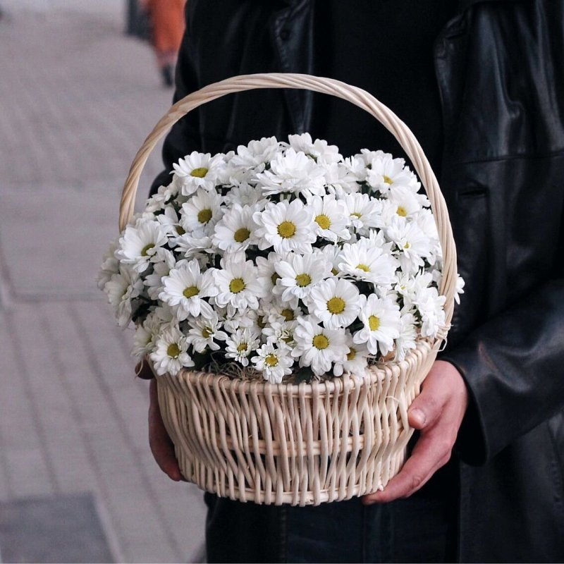 Ромашки в корзине