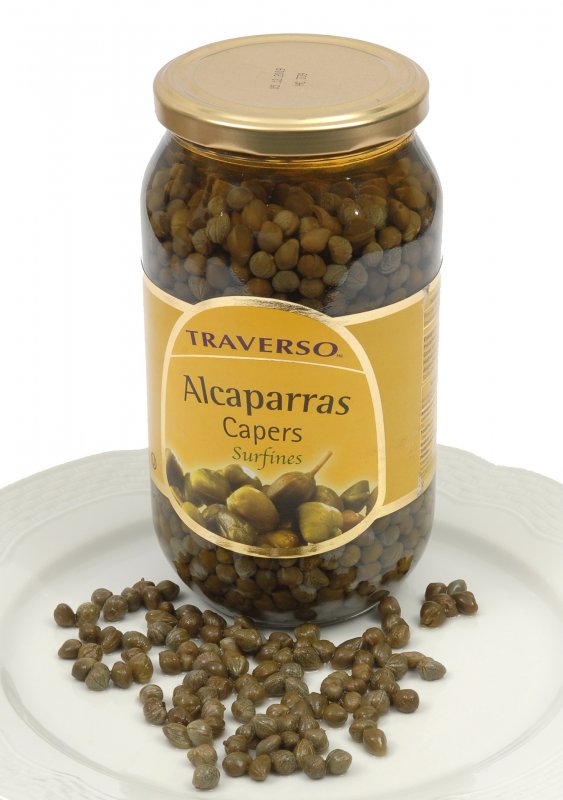 Каперсы колючие (Capparis herbacea).
