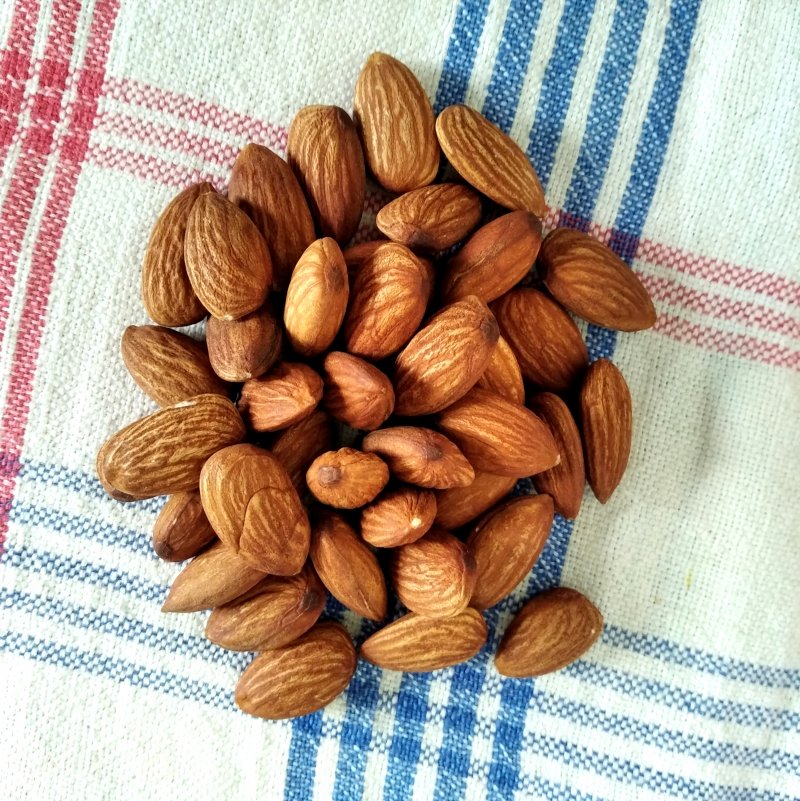 С миндалем Almond