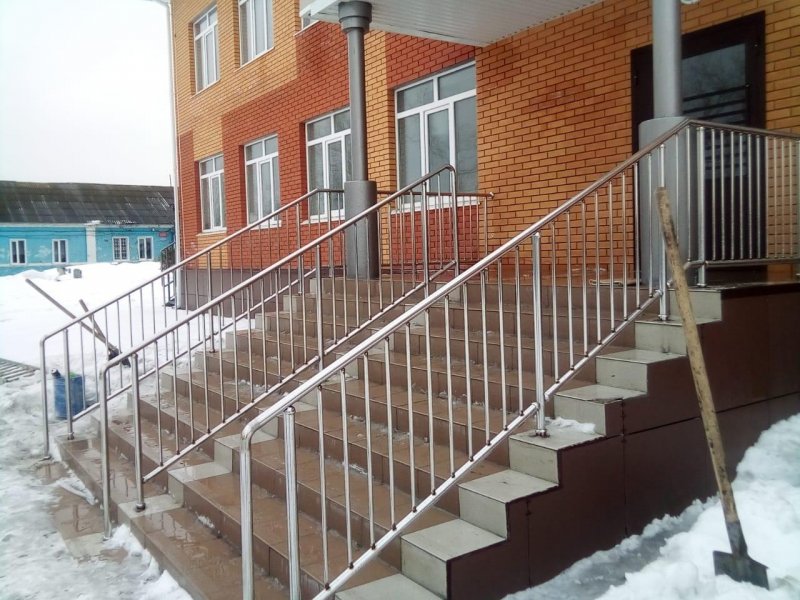 Поручни для лестниц металлические