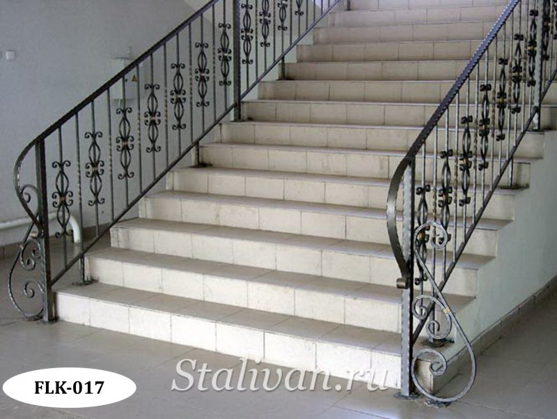 Кованые перила для лестницы в частном доме