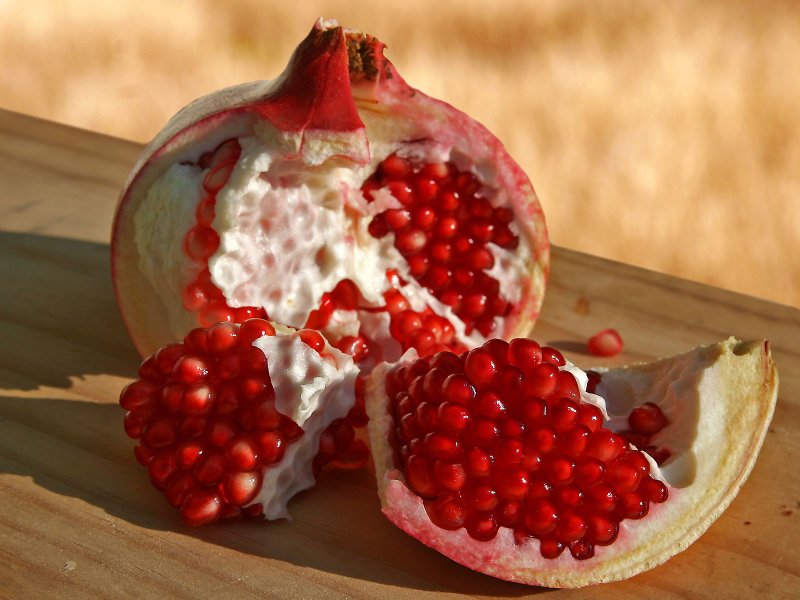 Красивый гранат