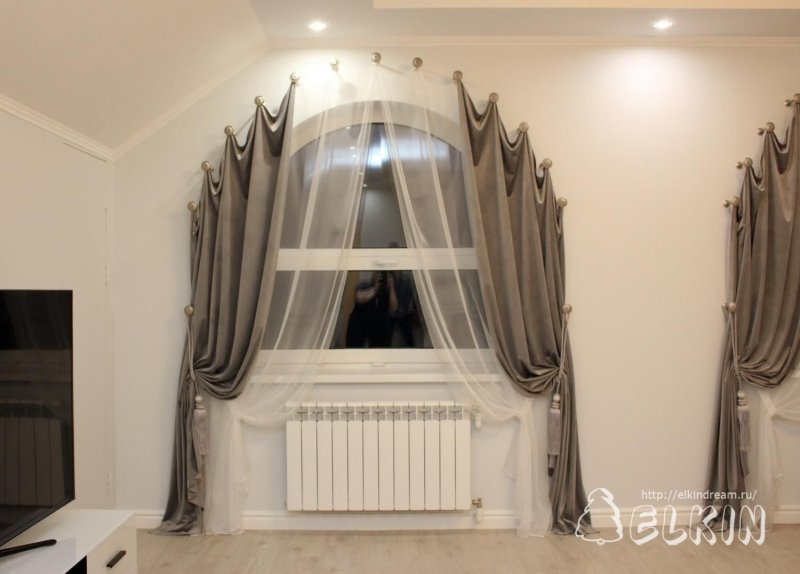 Карнизы для арочных окон