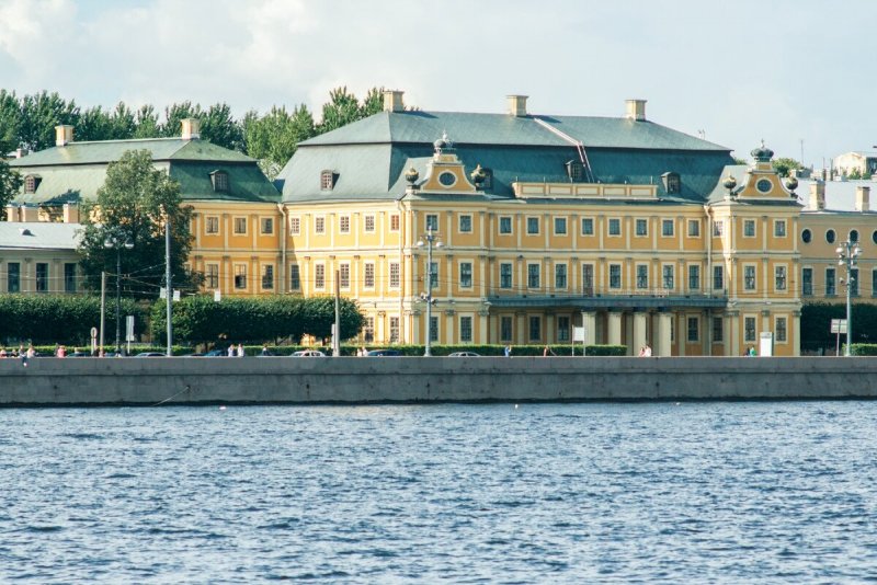 Дворец Меньшикова лестница
