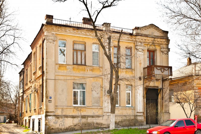 Четырехэтажный дом в Новочеркасске