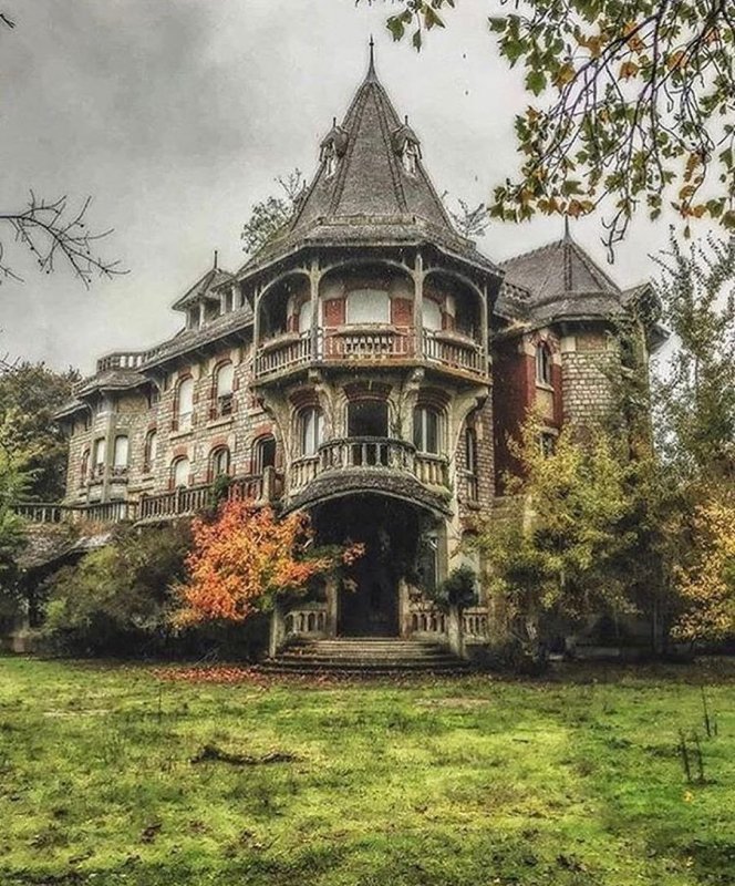 Заброшенный особняк Manor House зимой