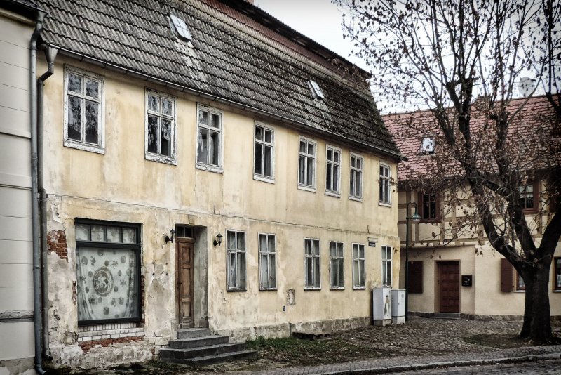Среди старых домов
