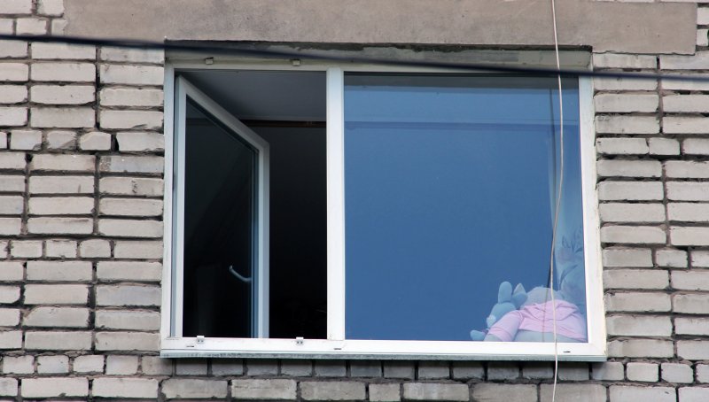 Открытое окно снаружи