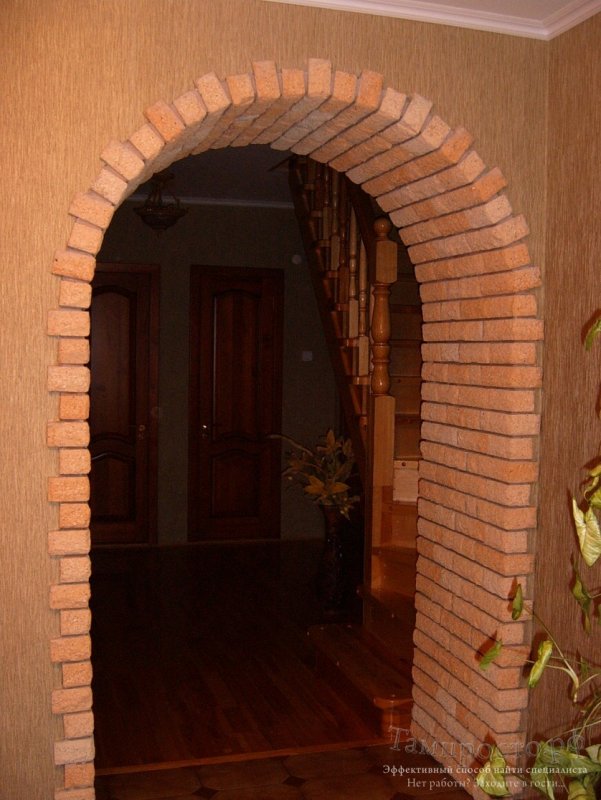 Отделка арки кирпичиками