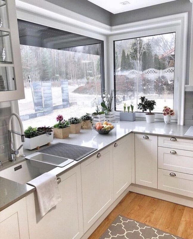 Кухня с панорамными окнами