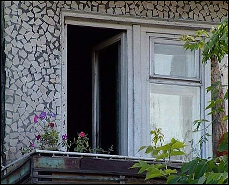 Открытое окно вид с улицы