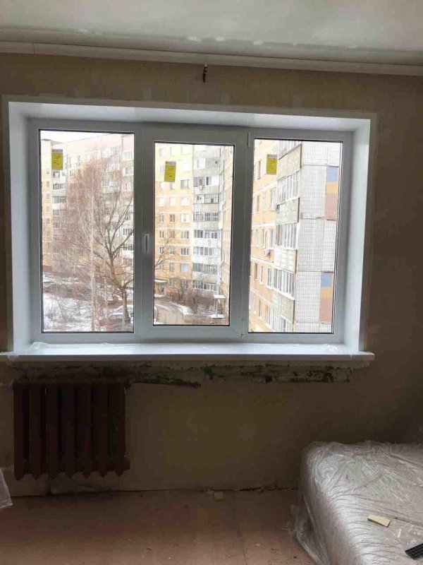 Окно трёхстворчатое в квартире